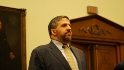 前美國國防部亞太事務副助理部長鄧志強(Abraham Denmark)2020年2月11日到眾議院軍委會作證（美國之音黎堡攝）