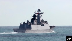 澳大利亞國防軍提供的照片顯示，2025年2月11日，中國海軍 “衡陽” 號護衛艦行駛在澳大利亞海岸附近的托雷斯海峽。