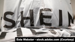 含有SHEIN标识的包裹。