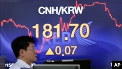 8月13日南韓首爾一銀行屏顯示中韓貨幣匯率。