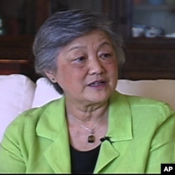 章含之2006年接受美國之音專訪的視頻截圖