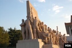 毛主席纪念堂前的雕塑