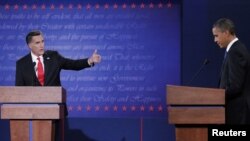 羅姆尼 (左) 與奧巴馬 (右) 進行電視辯論