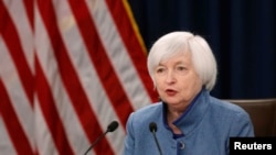 聯儲局主席在宣布提高利率的記者會上回答問題。 （2016年12月14日）