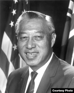 第一位华裔参议员邝友良(US Govt website)