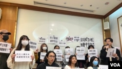 2024年12月4日，在中国高校师生团参访台湾之际，台湾大学生在立法院联合召开“校园拒绝统战、交流应该对等：跨校学生串连拒绝统战团”记者会。