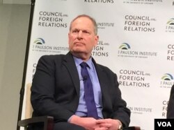 霍尼韋爾公司董事長兼總裁 (美國之音記者莉雅拍攝)