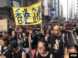 遊行人士迫爆銅鑼灣軒尼斯道(美國之音湯惠芸攝)