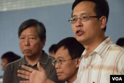 港大校友關注組召集人葉建源（右）。（美國之音湯惠芸攝）