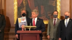 眾議院外交事務委員會首席共和黨成員、中國工作組主席麥考爾（Rep. Michael McCaul, R-TX）2020年9月30日出席中國工作組報告發布記者會。（美國之音記者李逸華拍攝）