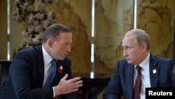 普京(右)和阿博特(左)會談