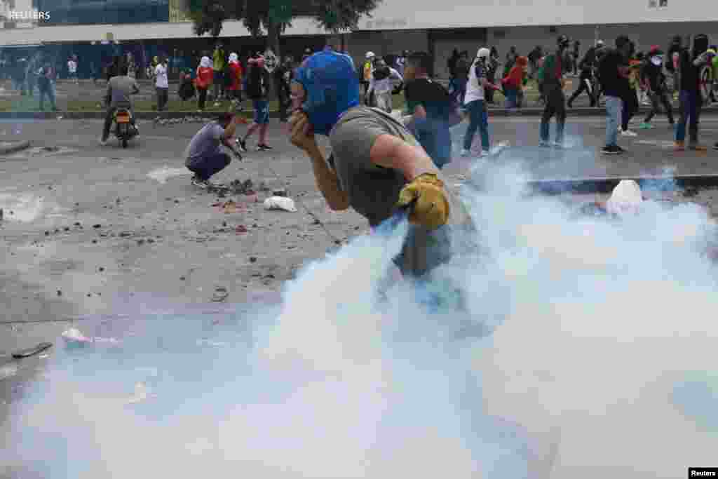 Durante siete d&#237;as consecutivos, la ciudadan&#237;a ha continuado manifest&#225;ndose, ahora con el agravante de fuertes enfrentamientos entre la fuerza p&#250;blica y los manifestantes.