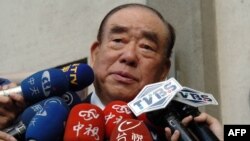 資料照：台灣前行政院長郝伯村2004年12月16日對媒體講話。