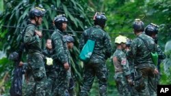 泰國軍人正在進行救援工作。(資料圖片)