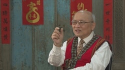 位於台北的台大醫院榮譽教授陳耀昌接受美國之音專訪，史詩台劇⟪斯卡羅⟫改編自他所撰寫的小說⟪傀儡花⟫(美國之音記者黃麗玲拍攝)