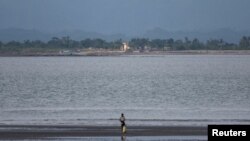 ພື້ນຖານໂຄງລ່າງຂອງມຽນມາ ໄດ້ຖືກຖ່າຍຈາກບໍລິເວນເມືອງເທັກເນັຟ (Teknaf) ບໍລິເວນຊາຍແດນລະຫວ່າງ ມຽນມາ-ບັງກລາແດັສ, ໃນຂະນະທີ່ຄວາມຂັດແຍ້ງຍັງຄົງເກີດຂຶ້ນຕໍ່ເນື່ອງໃນລັດຣາໄຄນ໌ຂອງມຽນມາ, ໃນຂົງເຂດ ຄັອກສ໌ ບາຊາ ຂອງ ບັງກລາແດັສ, ວັນທີ 24 ມິຖຸນາ 2024. 