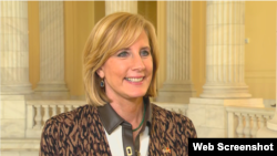 共和党联邦众议员克劳迪娅·坦尼（Rep. Claudia Tenney, R-NY）接受美国之音专访（视频截图）