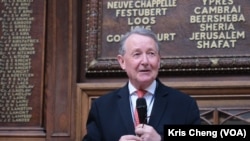 英國上議院議員奧爾頓勳爵（Lord David Alton）。(美國之音記者 鄭樂捷拍攝)