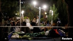 ຊາກສົບຂອງຜູ້ເສຍຊີວິດ ແລະຜູ້ທີ່ໄດ້ຮັບບາດເຈັບ ໃນລະຫວ່າງແຜ່ນດິນໄຫວ ເມື່ອບໍ່ດົນມານີ້ ໄດ້ຮັບການຮັກສາປິ່ນປົວ ຢູ່ໃນສະຖານທີ່ຂອງໂຮງໝໍ ທີ່ເມືອງເຮຣາຕ ຂອງອັຟການິສຖານ, ວັນທີ 8 ຕຸລາ 2023.