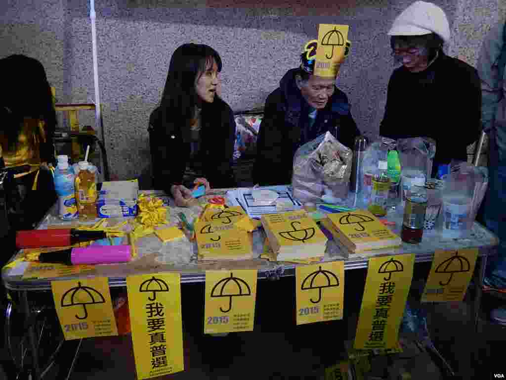 香港工黨除夕倒數活動設置街站，呼籲18至30歲合資格市民登記做選民