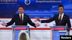 在2023年9月27日美國共和黨總統參選人的第二次辯論中，佛羅裡達州長羅恩·德桑蒂斯（Ron DeSantis）與創業家維韋克·拉馬斯瓦米（Vivek Ramaswamy）激辯。