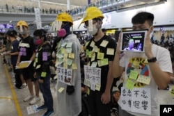 香港国际机场的真人版“列侬墙”