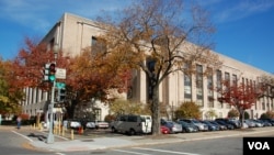晚秋时节的美国之音大楼（美国之音丁力拍摄）