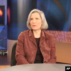 戴維森學院政治系教授任雪麗2008年接受美國之音節目訪問。