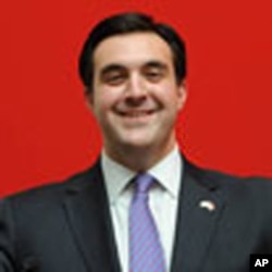 美国法律和正义中心的律师乔丹·塞库洛