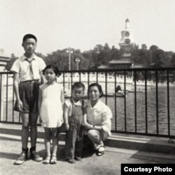 查建国被“请出”北京，其妹查建英曾在纽约客杂志发表文章介绍他(截图)