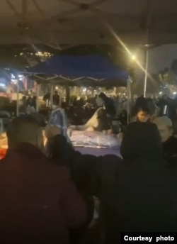 中國雲南玉溪回族民眾2024年12月16日在市政府門前抗議當局抓捕伊斯蘭教學者和穆斯林領袖(雲南玉溪民眾提供)