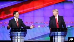 星期四晚上，美國共和黨總統參選人在佛羅里達州邁阿密舉行辯論會。川普和魯比奧在辯論會上。