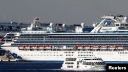 日本橫濱港外鑽石公主號遊輪上的遊客有136人被確診感染了新冠病毒。（2020年2月10日）
