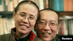 刘晓波的家人2010年10月发布的照片显示刘晓波和妻子刘霞。