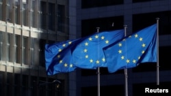 比利時布魯塞爾歐盟委員會總部外，歐盟旗幟迎風飄揚（2019年12月12日）。