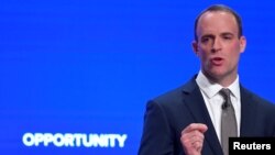 資料照片：擔任英國脫歐國務大臣時的拉布 （2018年10月1日攝）