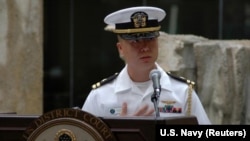 台湾出生的美国海军少校（时为上尉）爱德华·林2008年12月3日在夏威夷的一次公民入籍宣誓仪式上。（资料照）