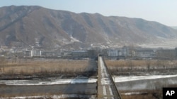 圖們江公路橋，對岸為北韓