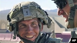 美國陸軍士兵羅伯特.貝爾斯。