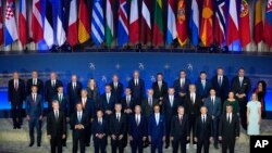 參加華盛頓峰會的北約領袖拍「全家福」。 (2024年7月9日)