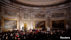 美国会2018年1月17日为多尔颁奖（路透社）