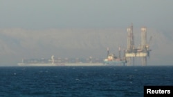 通往紅海的一艘商船。 （路透社資料圖）