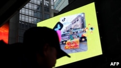 紐約市時報廣場一個電子顯示螢幕上的TikTok標誌。 (2025年1月17日)