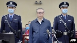 賴小民(中)被判死刑。