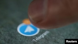 ແຟ້ມຮູບ-ເຄື່ອງໝາຍເທເລແກຣມ ທີ່ປາກົດໃຫ້ເຫັນໃນໜ້າຈໍໂທລະສັບມືຖື. 