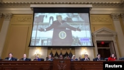 Visión general del panel del Congreso de EEUU que investiga el asalto al Capitolio, durante la audiencia pública del 13 de octubre de 2022.