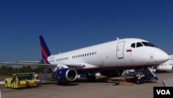 俄羅斯想把民用客機打入印度市場。 2015年莫斯科航展上展出的超級100噴氣機。