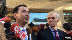 布魯金斯學會東亞政策中心主任卜睿哲歡迎國民黨主席及總統參選人朱立倫(美國之音鐘辰芳拍攝)