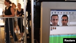 2002年5月25日面部識別技術被用於篩選美國紐約曼哈頓自由島自由女神像訪問者。