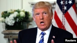 川普總統在他位於新澤西州的高爾夫球渡假地對傳媒談北韓威脅 （2017年8月11日）